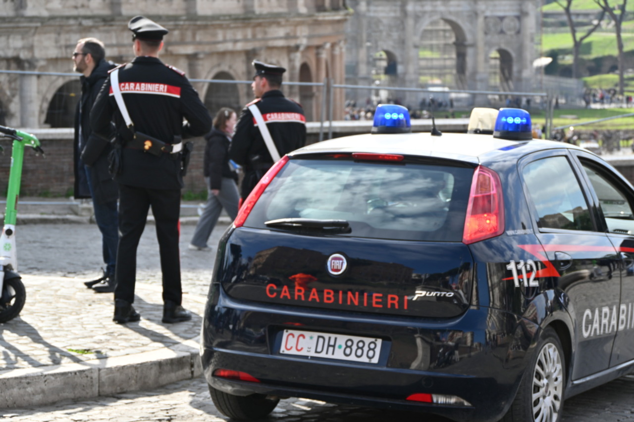 Minacce di morte all’ex e aggressione al nuovo compagno: arrestato un 19enne