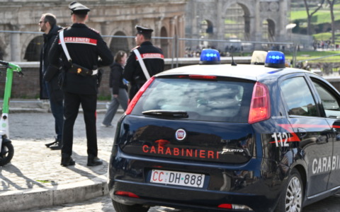 Minacce di morte all’ex e aggressione al nuovo compagno: arrestato un 19enne