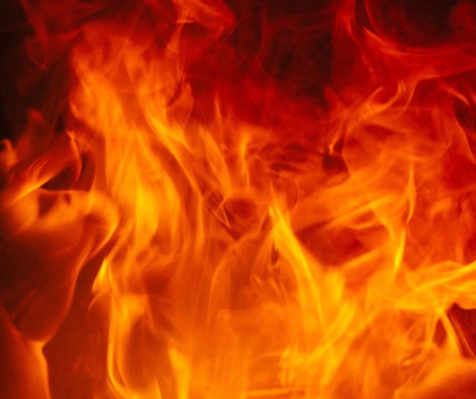 Incendio a Mornese sotto controllo, ma resta il rischio di focolai
