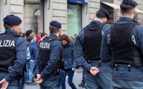 Consegna degli alamari agli allievi agenti del 233° corso di Polizia