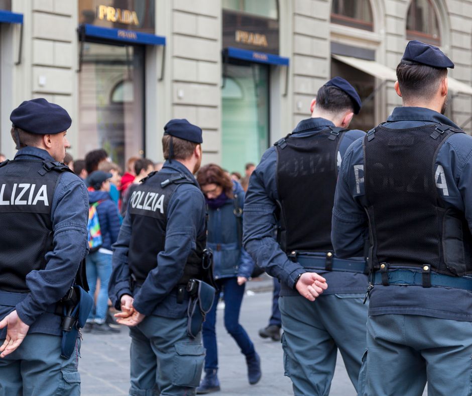 Consegna degli alamari agli allievi agenti del 233° corso di Polizia