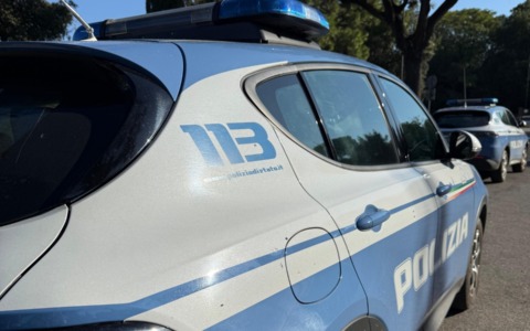 Torino, fugge sulla vettura rubata a una famiglia di turisti: arrestato 39enne