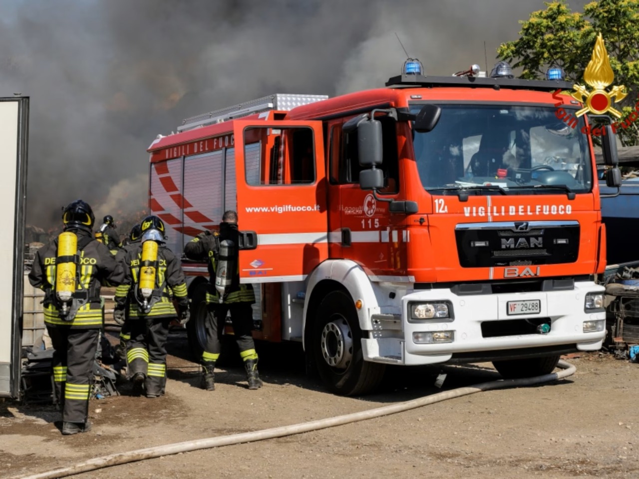 Crollo di mattoni in via Garibaldi: area messa in sicurezza