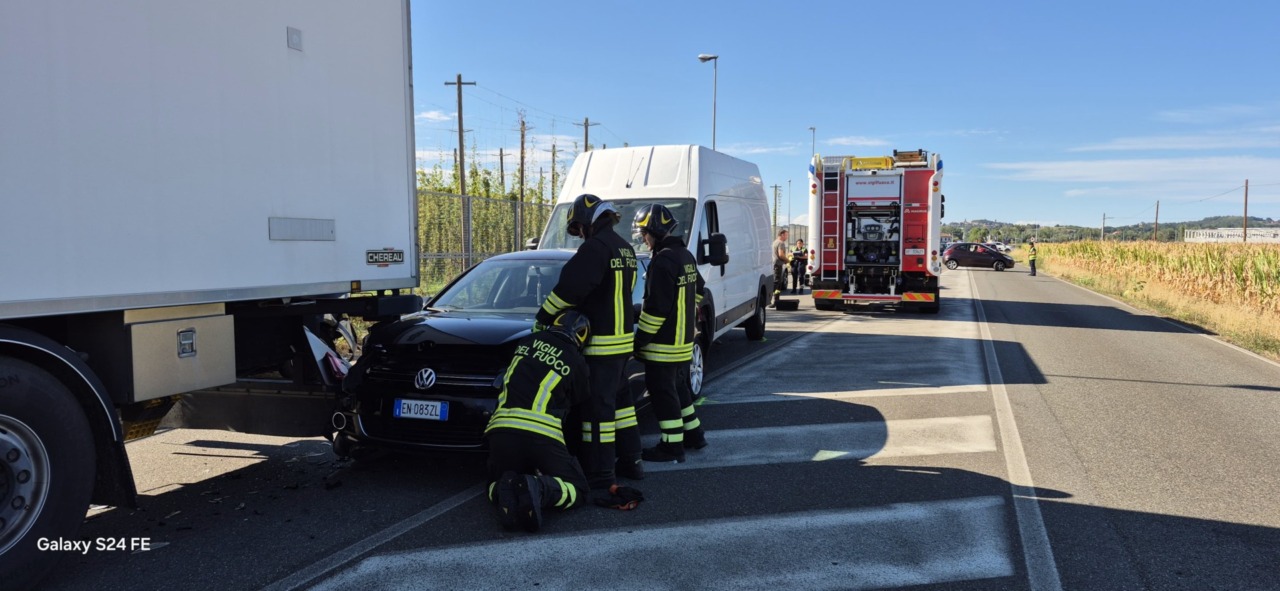 Incidente a San Michele davanti al carcere: coinvolti più veicoli