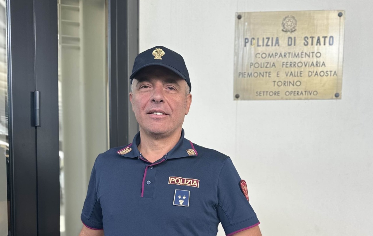 Poliziotto fuori servizio salva donna da soffocamento alla stazione di Napoli Centrale