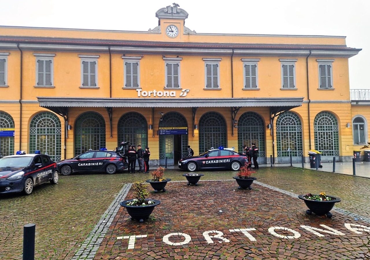 Uomo tenta di togliersi la vita alla stazione di Tortona: interviene un carabiniere libero dal servizio