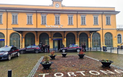Uomo tenta di togliersi la vita alla stazione di Tortona: interviene un carabiniere libero dal servizio