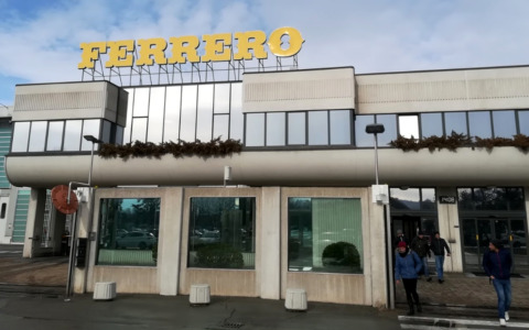 Operaio licenziato alla Ferrero per aver sferrato un colpo di arti marziali al collega