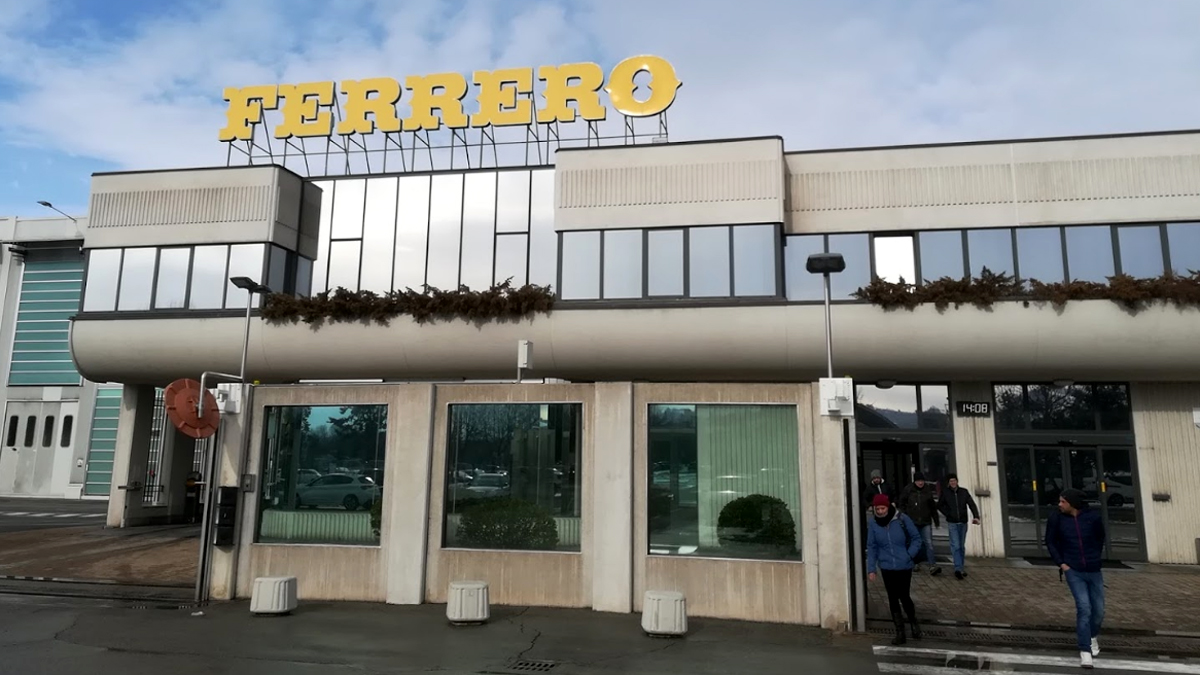 Operaio licenziato alla Ferrero per aver sferrato un colpo di arti marziali al collega