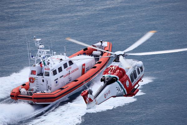 Crolla parte della collina del Castellaro a Camogli: falesia di 70 metri finisce in mare