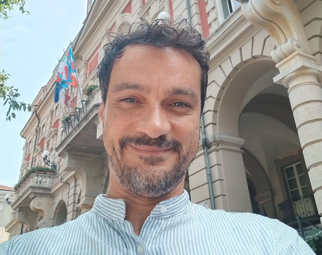 Maurizio Pellegrino lascia il Consiglio comunale di Alessandria: nuovo incarico professionale all’estero