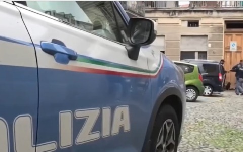Scippo a Torino, insegue e sperona i ladri: 39enne fermato per tentato omicidio