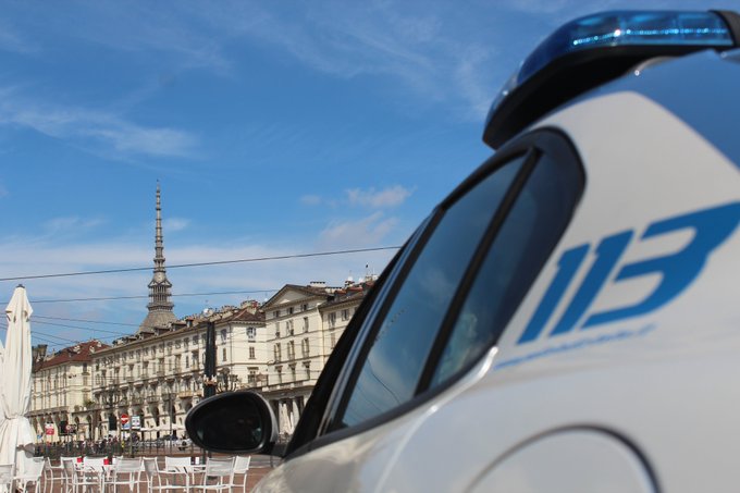Torino: rapinano una donna a bordo di un monopattino, arrestati dalla Polizia