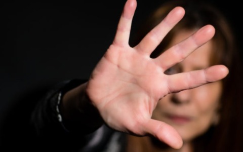Maltrattava da anni la madre: braccialetto elettronico per un 40enne di Torino