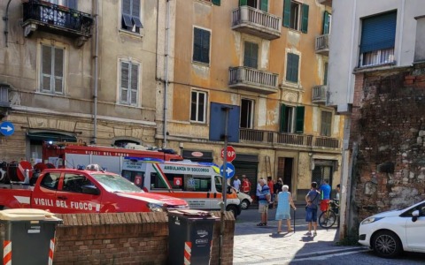 Crolla un pavimento a Serravalle Scrivia: 12enne cade in un negozio sottostante, ma si salva