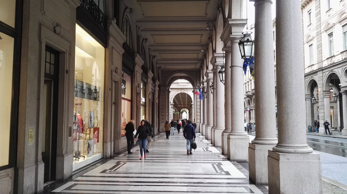 Schiaffeggia e rapina donna in pieno centro a Torino: 18enne arrestato dalla Polizia