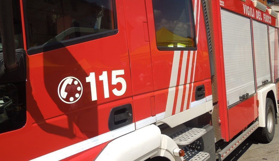 Crolla parte del soffitto di un supermercato di Ovada: nessun ferito