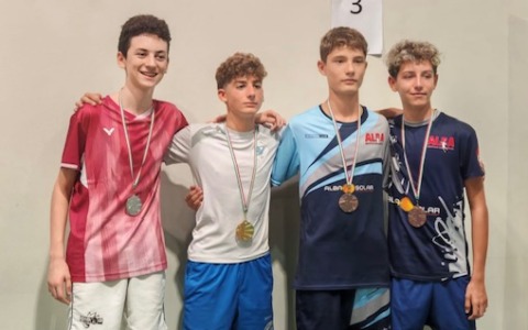 Caligiuri a un passo dal triplete: due ori e un bronzo per il tredicenne del Badminton Novi