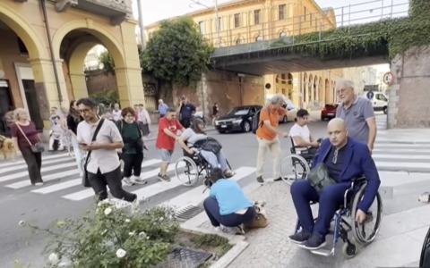 Acqui Terme: i problemi dei disabili affrontati dal sindaco in un tour cittadino in sedia a rotelle