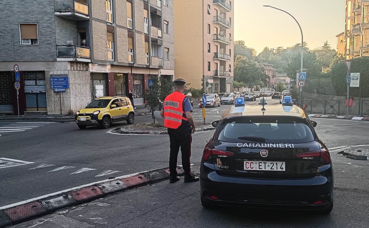 Novi Ligure: donna accusa un malore alla guida e va a sbattere contro altre auto ferme all’incrocio