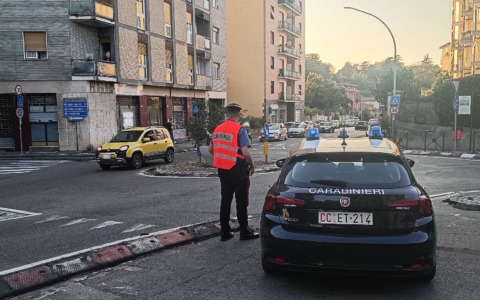 Novi Ligure: donna accusa un malore alla guida e va a sbattere contro altre auto ferme all’incrocio