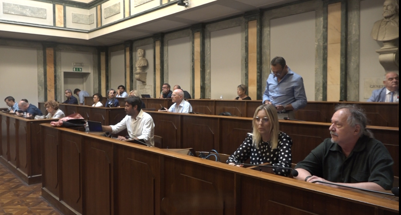 Iniziato e subito sospeso il consiglio comunale ad Alessandria sul DUP 2027-2029