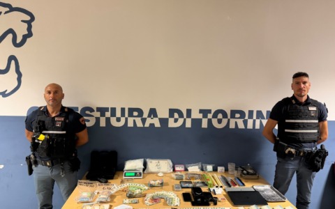 Un vero e proprio laboratorio dello spaccio in un B&B nel centro di Torino: arrestato un 34enne