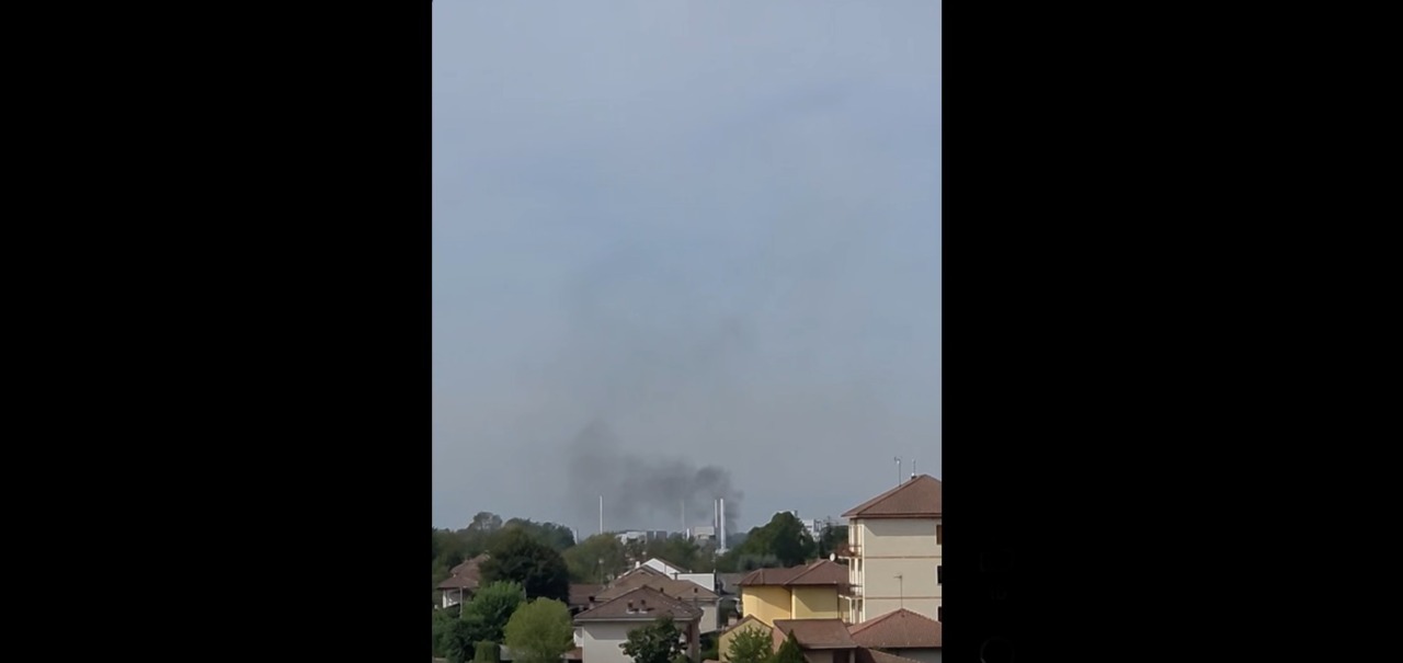 Fumo nella zona del polo chimico a Spinetta, si tratta di un’operazione programmata