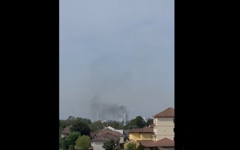 Fumo da una ciminiera di Syensqo a Spinetta, si tratta di un’operazione programmata