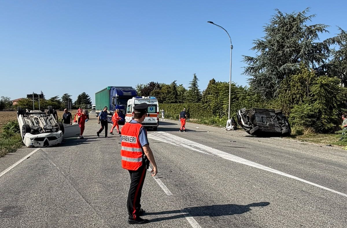 Incidente tra due auto lungo la 35 bis a Pozzolo Formigaro: coinvolta una coppia con un neonato