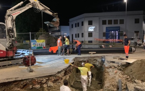 Alessandria: sostituiti 12 metri di tubazione idrica alla rotonda di viale Don Orione