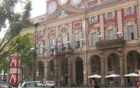 Bloccato un uomo con un coltello in piazza della Libertà ad Alessandria