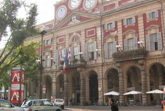 Bloccato un uomo con un coltello in piazza della Libertà ad Alessandria