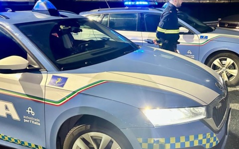 Schianto nella notte sulla A21: muore un 48enne di Valenza
