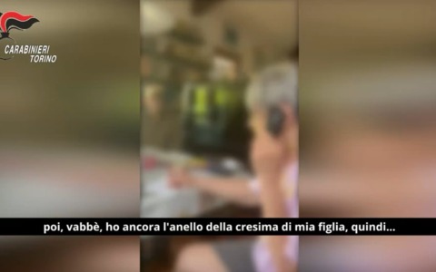 Anziana nel Torinese riconosce la truffa e chiama il 112: Carabinieri fermano falso maresciallo