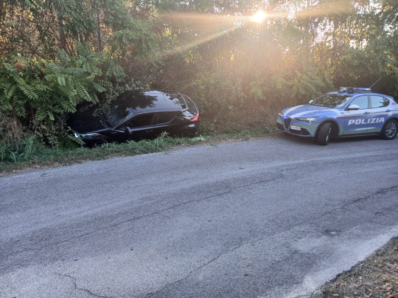 Auto esce fuori strada lungo la provinciale 79 a Valle San Bartolomeo