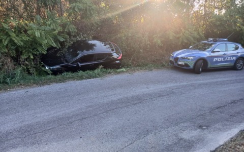 Auto esce fuori strada lungo la provinciale 79 a Valle San Bartolomeo
