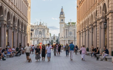 Torino pedonale: sabato la maxi festa in via Roma tra cinema e negozi aperti