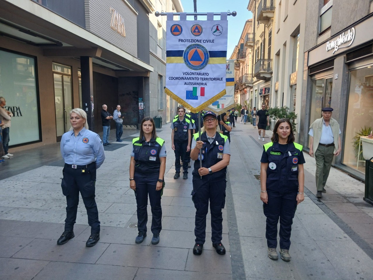 Alessandria, la Protezione Civile ha celebrato 25 anni: volontari in sfilata nel centro città