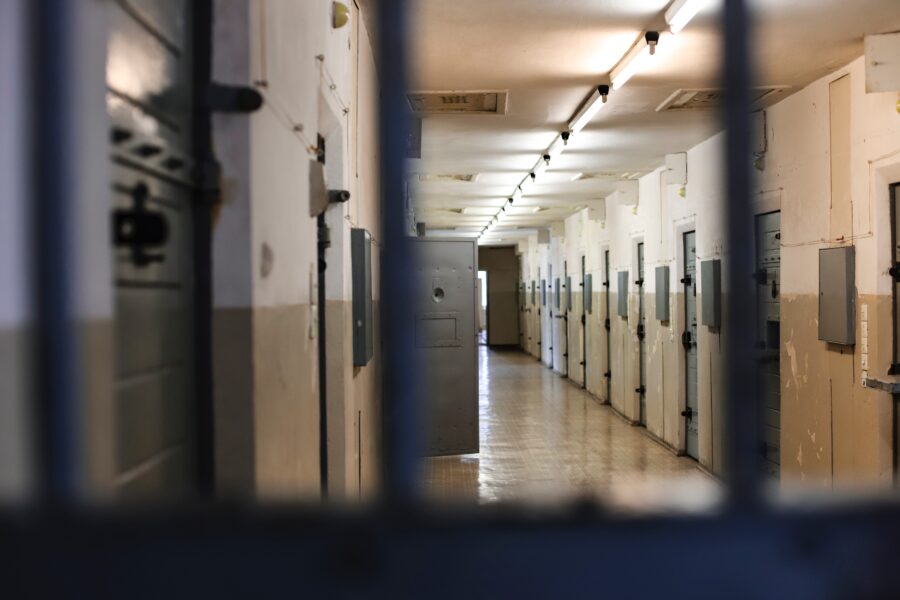 Carcere di Torino, l’Osapp denuncia: “Mancano lenzuola e arredi, 60 aggressioni dall’inizio dell’anno”
