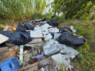Abbandono di rifiuti nella zona industriale di Casale: denunciato il presunto responsabile
