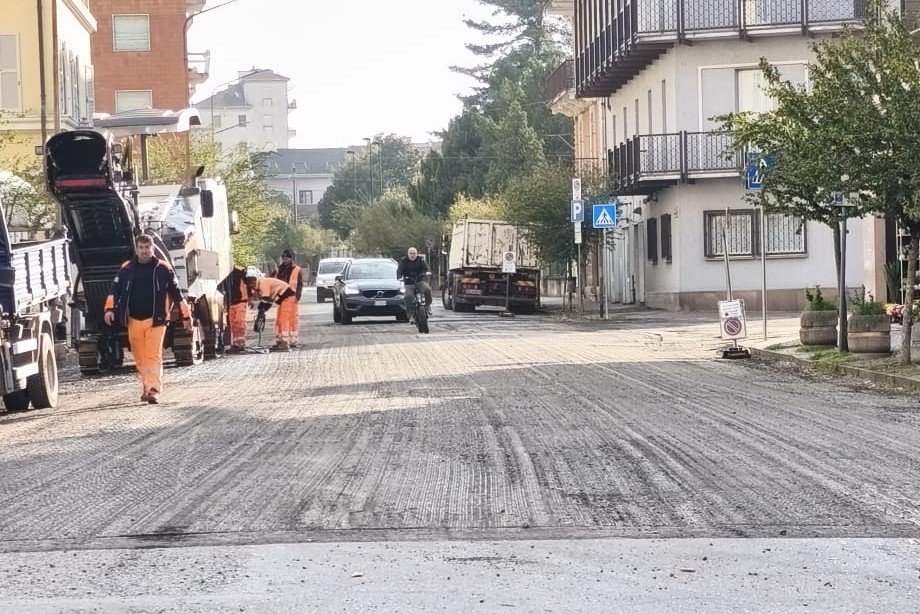 Valenza, al via l’asfaltatura di corso Matteotti dopo i lavori alla rete idrica