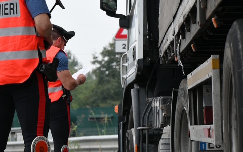 Sgominata la “banda dei Tir”: furti e riciclaggio tra Alessandria, Lombardia e Campania