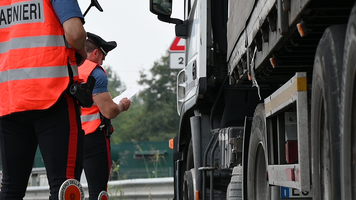 Sgominata la “banda dei Tir”: furti e riciclaggio tra Alessandria, Lombardia e Campania