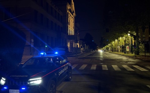 Furti sulle auto fuori da una discoteca a Torino: arrestati tre uomini
