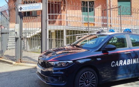 Rubano superalcolici in un supermercato di Serravalle Scrivia del valore di 500 euro: un arresto e una denuncia