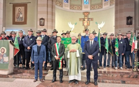 Celebrazione per le Penne Mozze a Casale, Amich: “Gli Alpini, punti di riferimento per la comunità”
