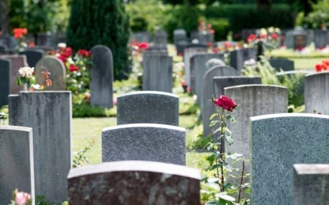 Tortona, in arrivo gli avvisi di pagamento per l’illuminazione votiva nei cimiteri