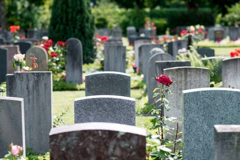 Tortona, in arrivo gli avvisi di pagamento per l’illuminazione votiva nei cimiteri