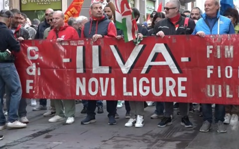 Ex Ilva: in 200 da Novi sotto la Prefettura di Alessandria. I sindacati: “Ricordatevi di noi”